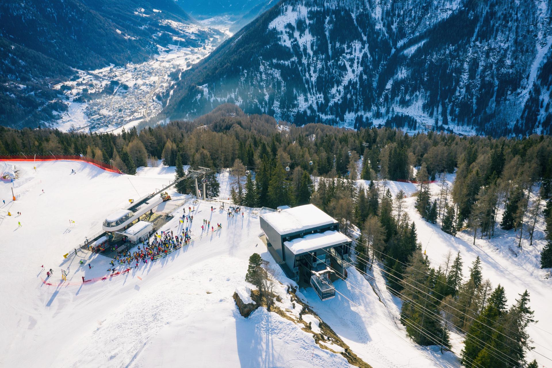 Pejo-3000-Italy-ski-lift-station