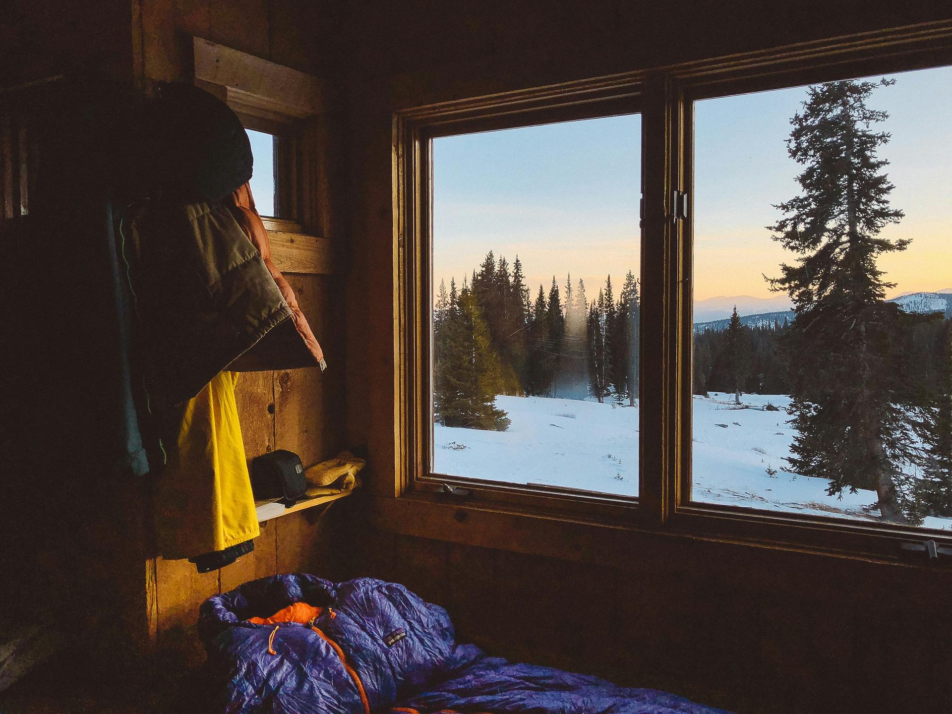 wooden-lodge-bed