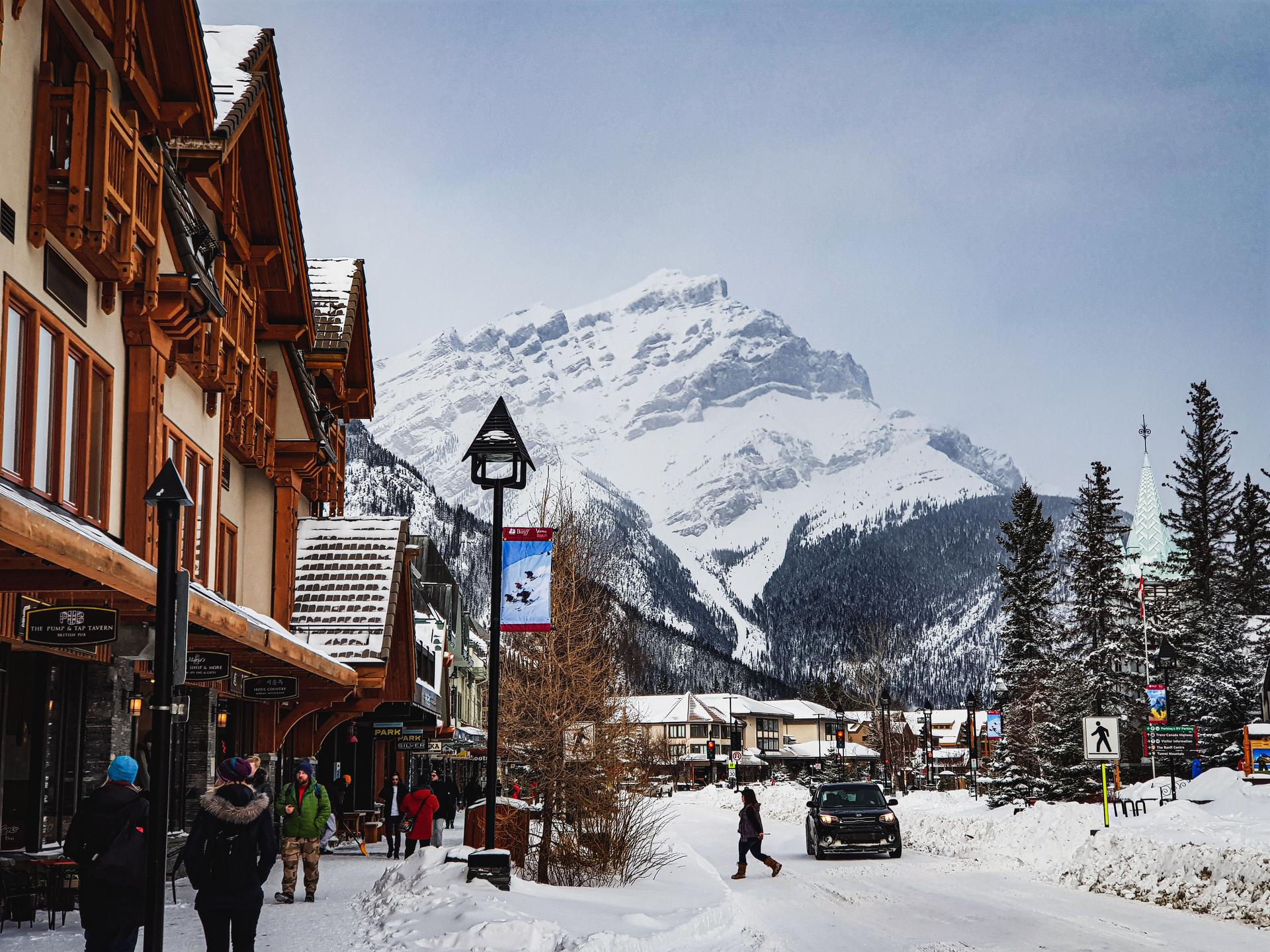 Banff-ski-resort-town-winter