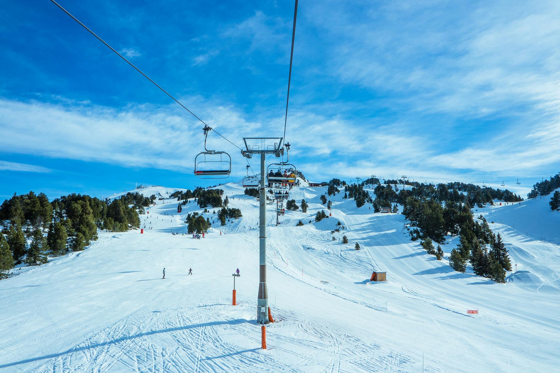 chamrousse-ski-resort-france-ski-lifts