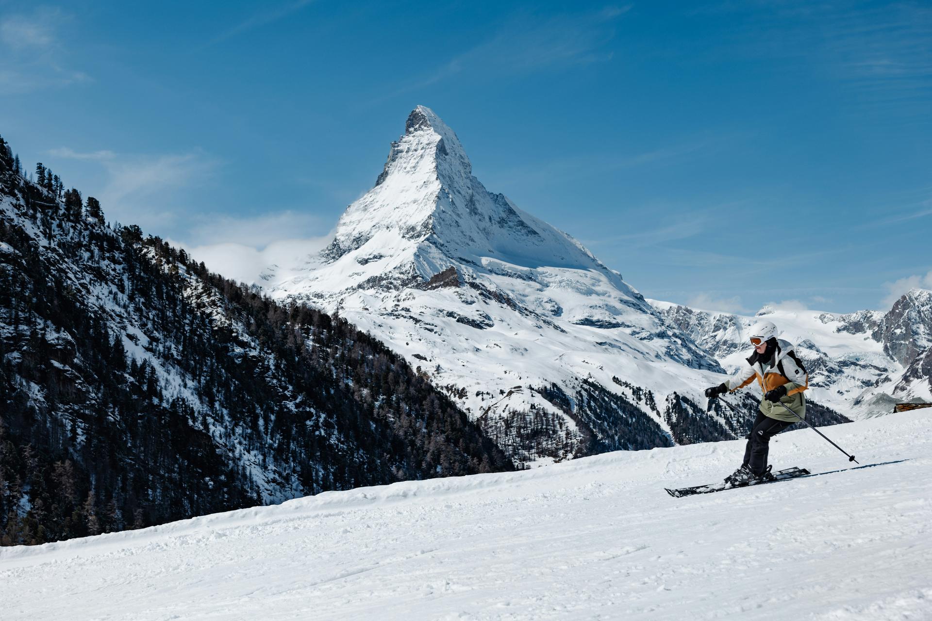 Zermatt-skier-Matterhorn