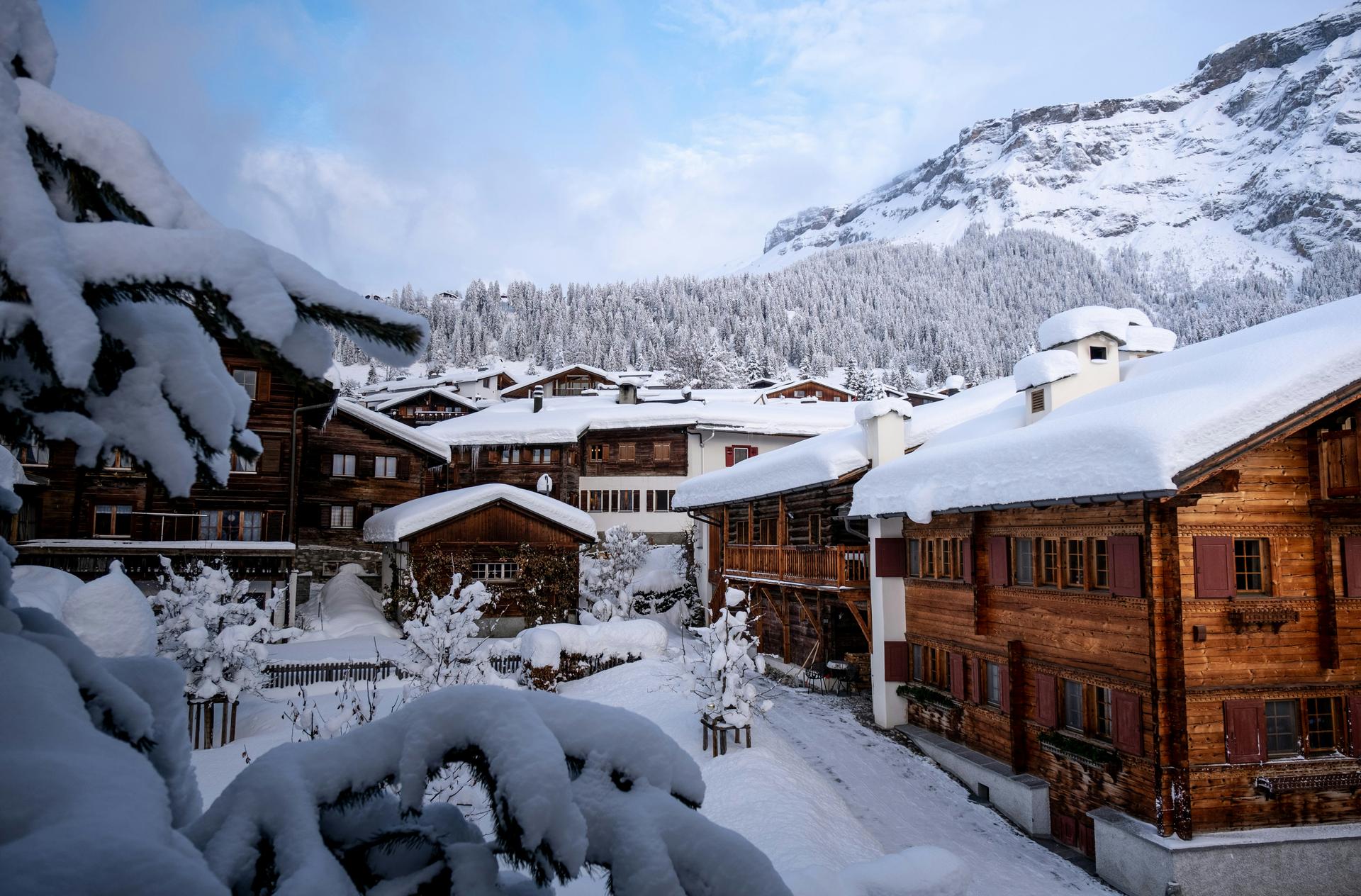 Switzerland-Woodem-Chalets-Fresh-Snow