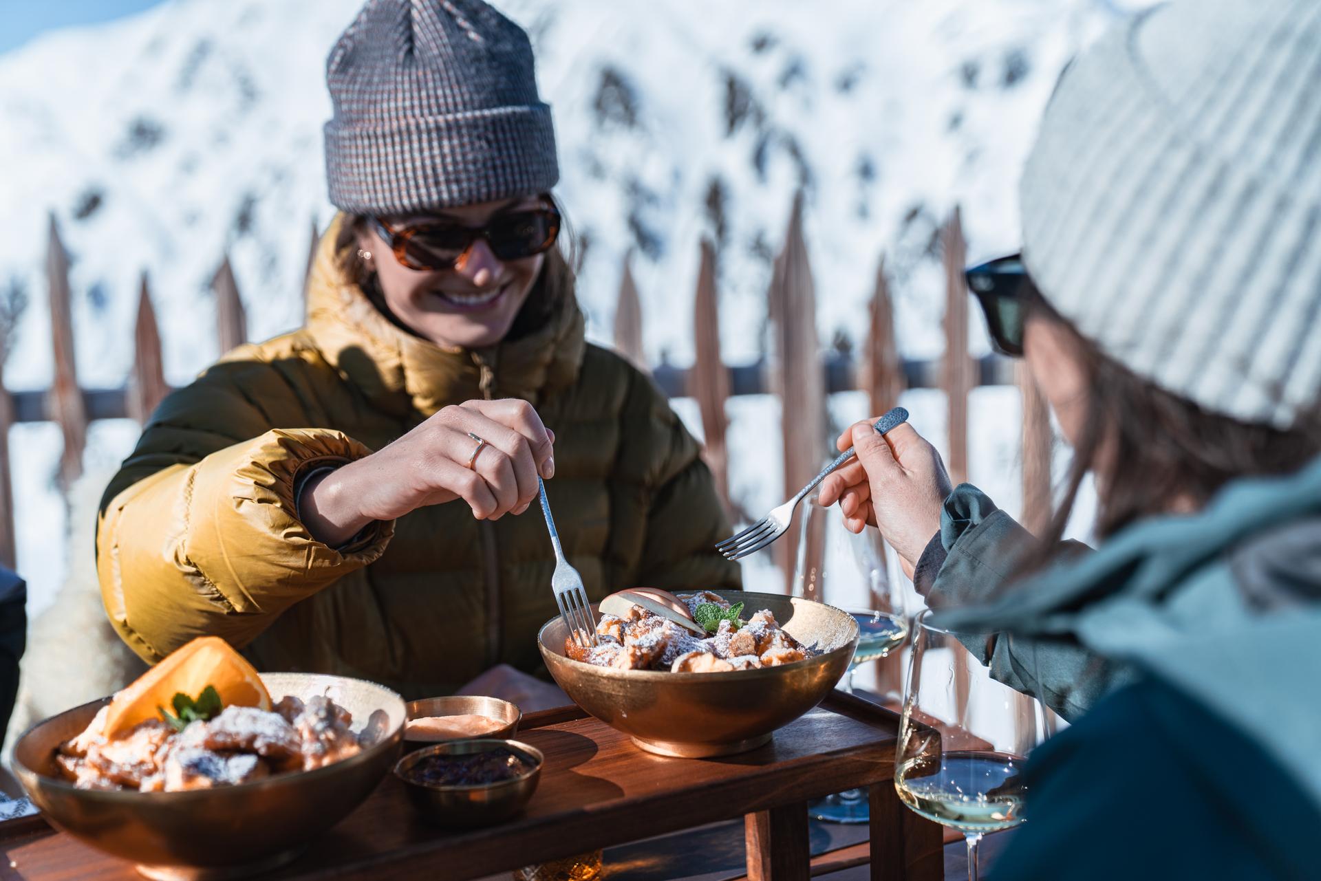 Mayrhofen-eating-restaraunt-sunshine