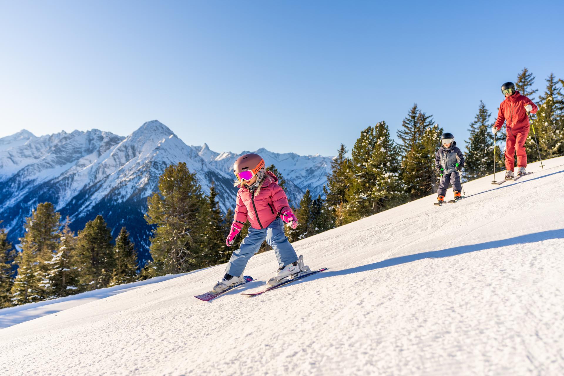 Mayrhofen-family-skiing
